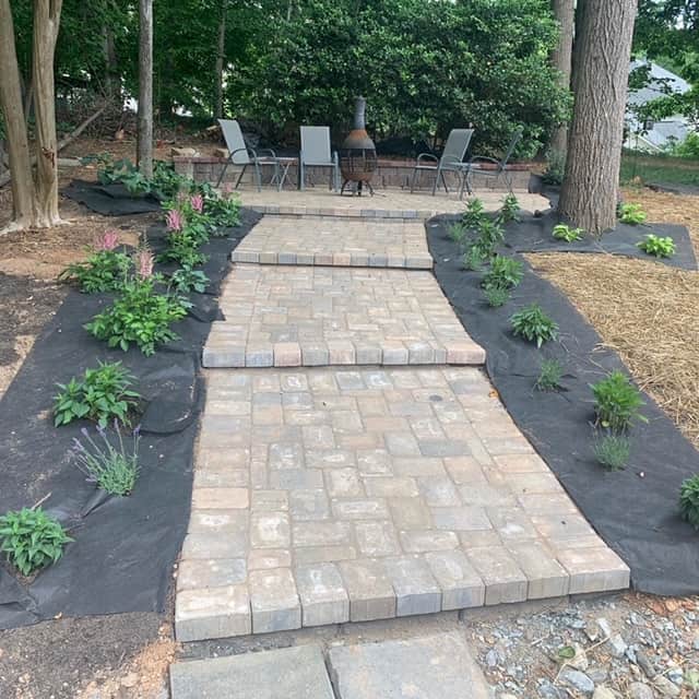 Custom Walkways & Backyard Sidewalks 4 Walkway3